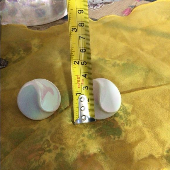 Vintage Retro Button Earrings 1960’s Lucite Iridescent White Swirl Pierced - Picture 12 of 14